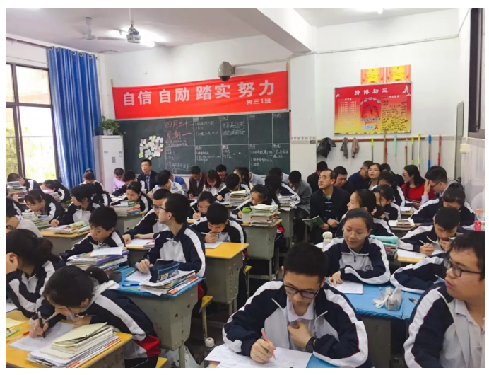 交流研讨如春风思想碰撞促成长伯塘中学来我校开展学习交流活动